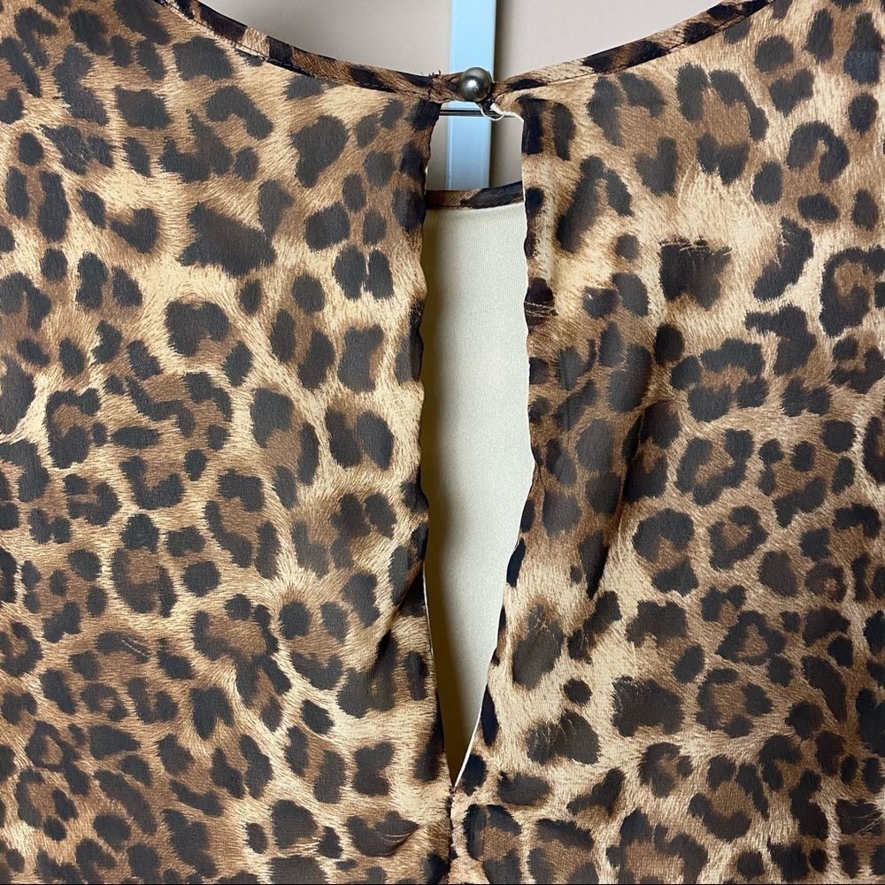 Women’s Medium Leopard Print Scrunched Slit Back Top Animal Print - Picture 4 of 11